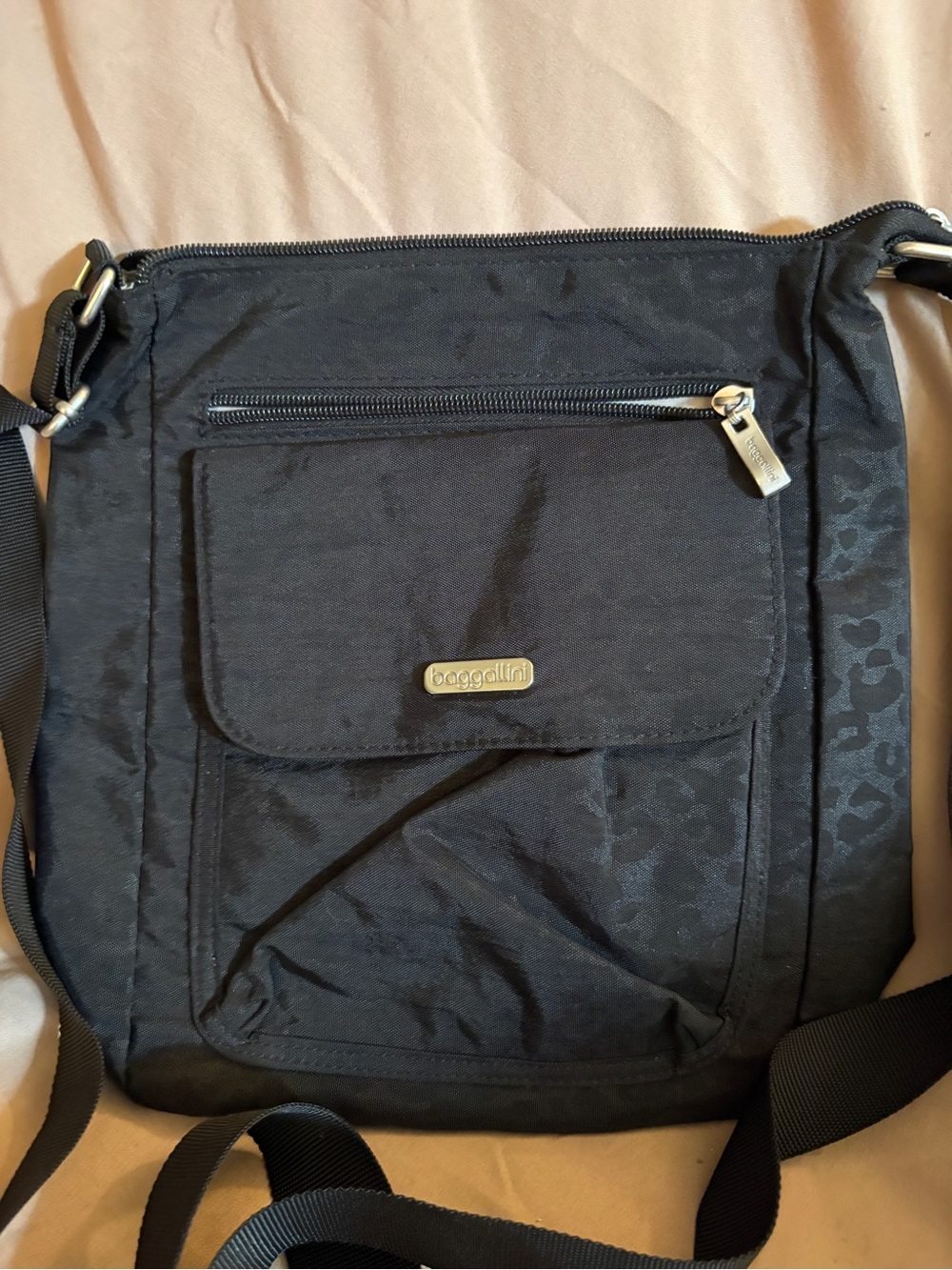 Baggallini Black Pocket Town Crossbody Bag
